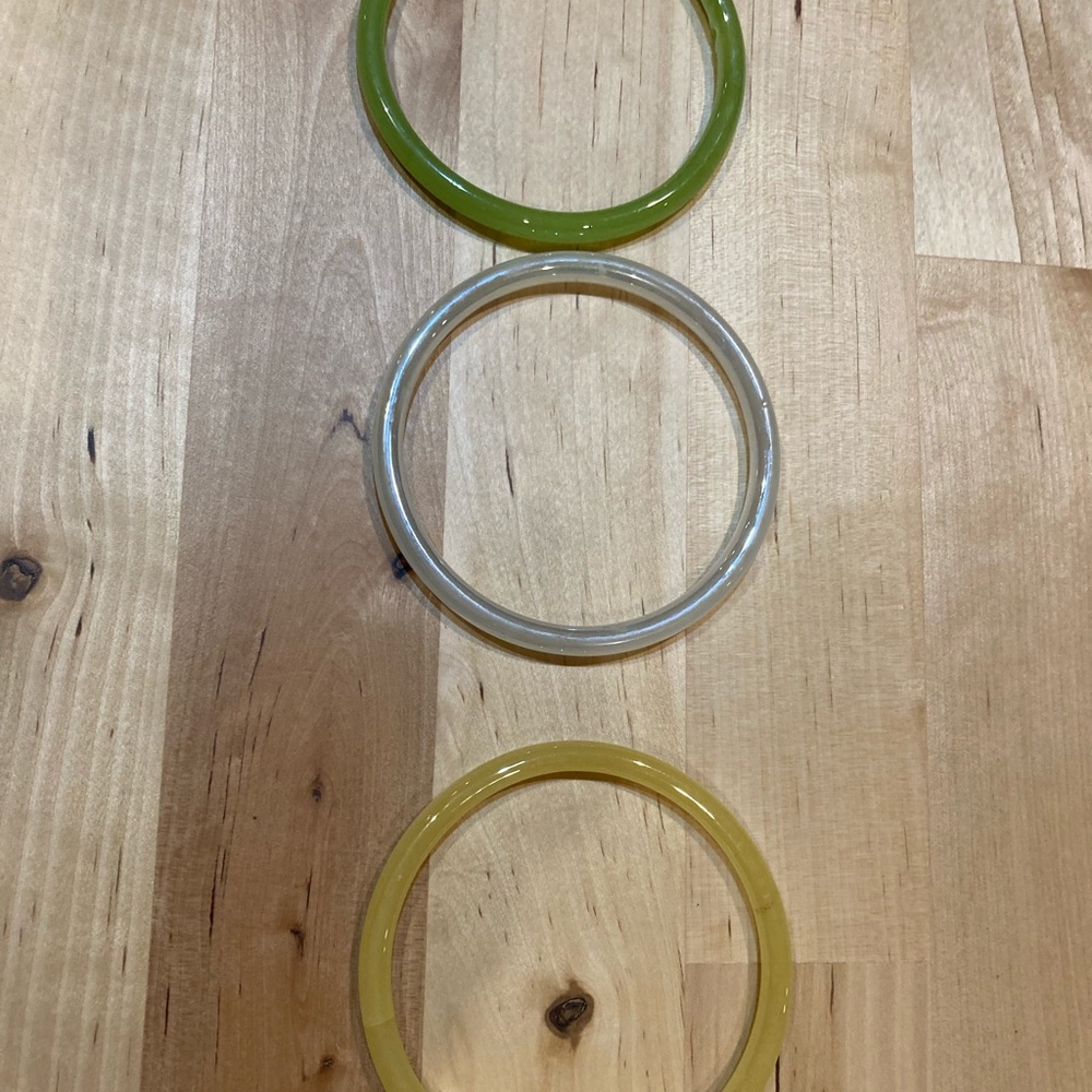 Gifted!!CLOSET CLOSING SALE 3 Glass Bangle bracelets - Picture 6 of 9